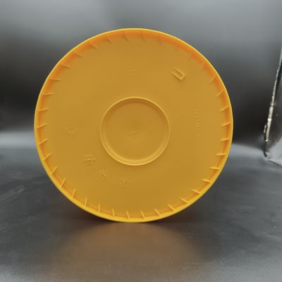 Bottile per lubrificanti industriali da 18 litri con ugello giallo impilabile