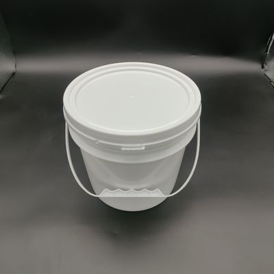 Bottine bianche di plastica di grado alimentare da 5 galloni con coperchio impilabili riciclabili