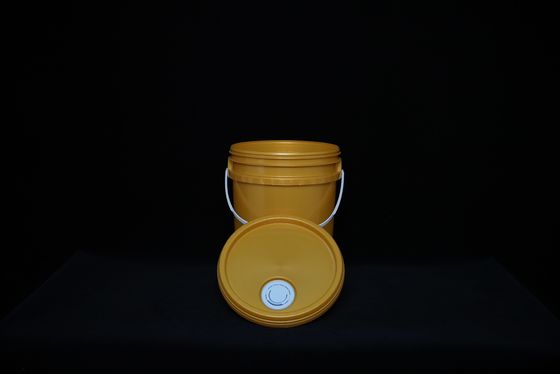 Bottile di vernice in plastica impermeabile con maniglia di metallo con tappo
